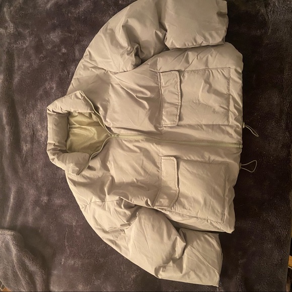 Oversized army green puffer coat (size M) - Picture 7 of 10